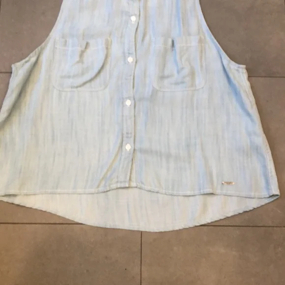 Abercrombie & Fitch Button Down Sleeveless Top with Collar - Picture 3 of 10